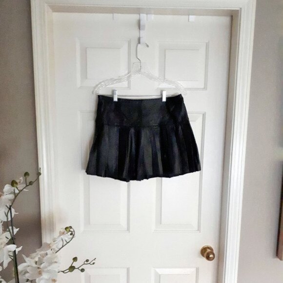 EUC Oxyho Sorento black leather pleated detail mini skirt 6 - Picture 2 of 3
